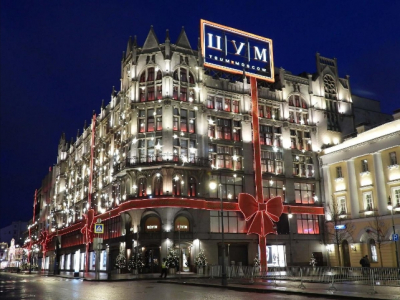 Скандал на парковке у ЦУМа: 400 тысяч рублей за минуту